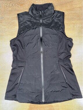Lululemon Down for It All Vest Womens SIZE 8 Black Water Resistant